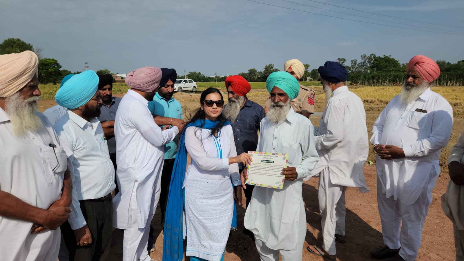 DC Honored the progressive farmers by going to the fields. Straw management farmers are our heroes: Sakshi Sahni